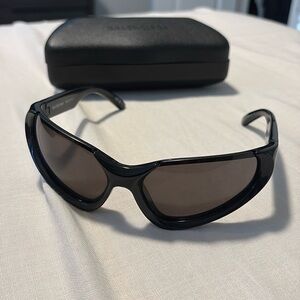 Balenciaga exaggerated sport goggle